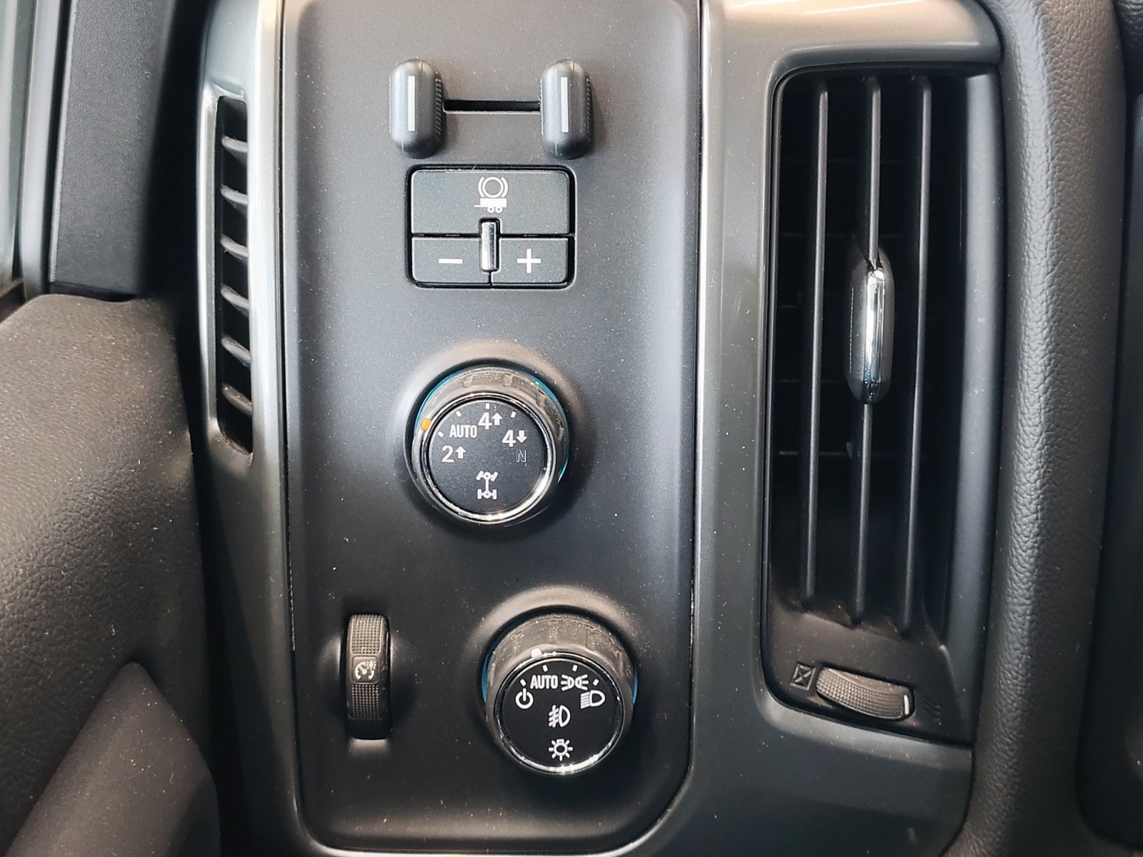 Used 2015 Deep Ruby Metallic Chevrolet LT image 23