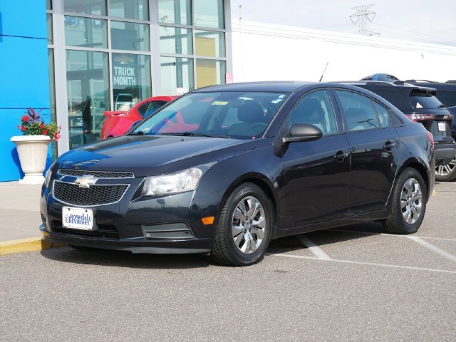 Used 2014 Chevrolet Cruze LS with VIN 1G1PA5SH8E7275439 for sale in Roseville, Minnesota