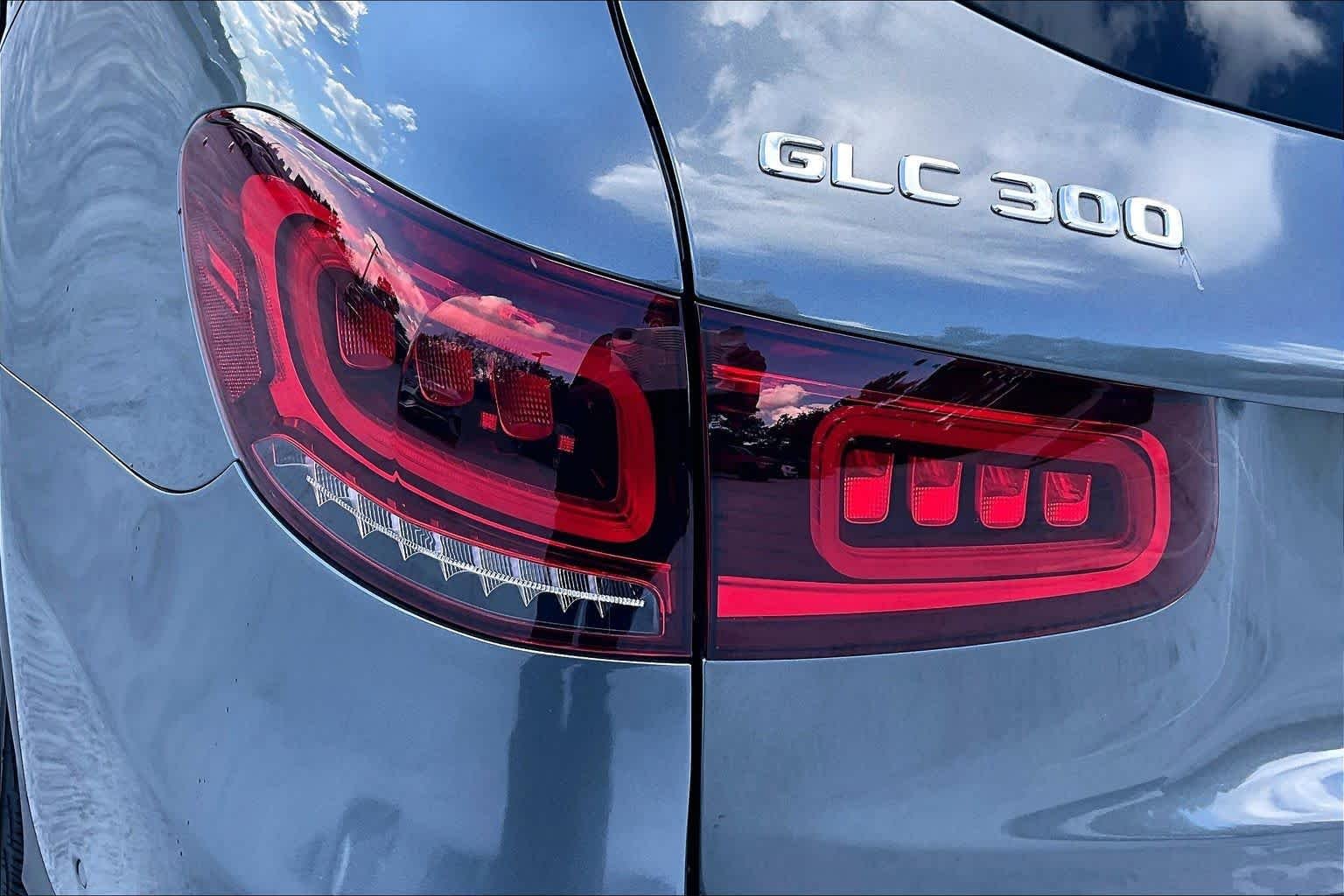 Used 2020 Selenite Grey Metallic Mercedes-Benz GLC 300 image 28