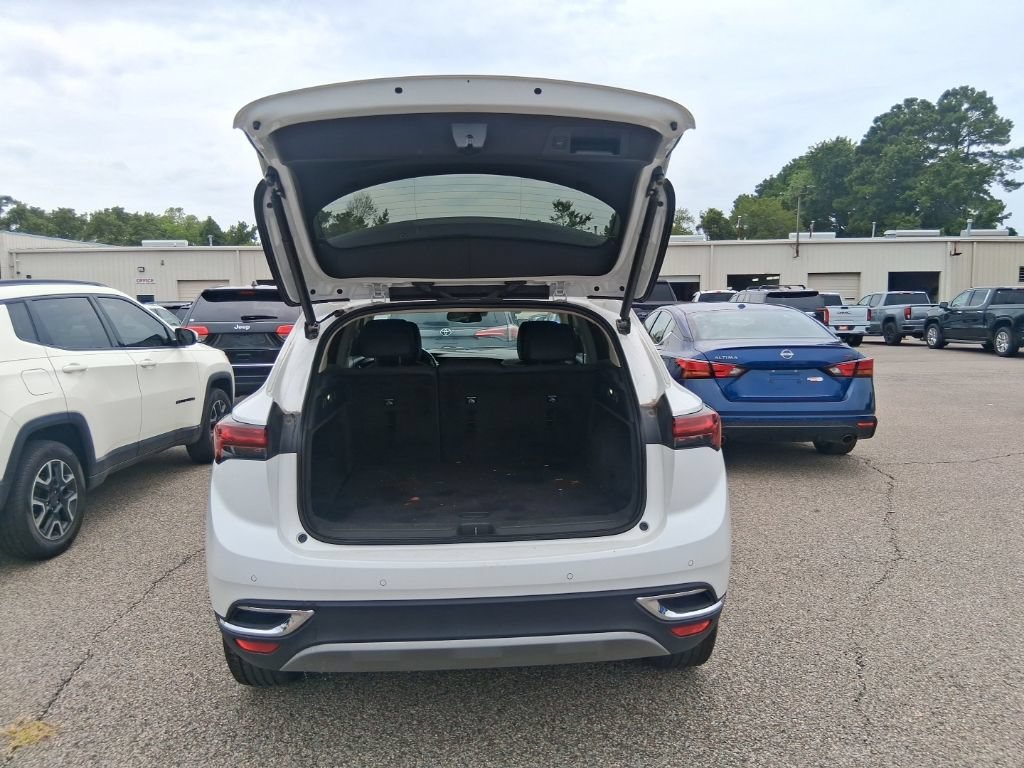 Used 2022 Summit White Buick Preferred image 15