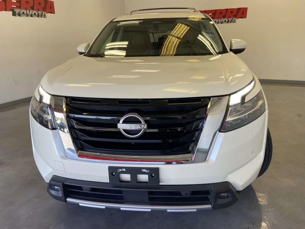 Used 2023 White Nissan Platinum image 8