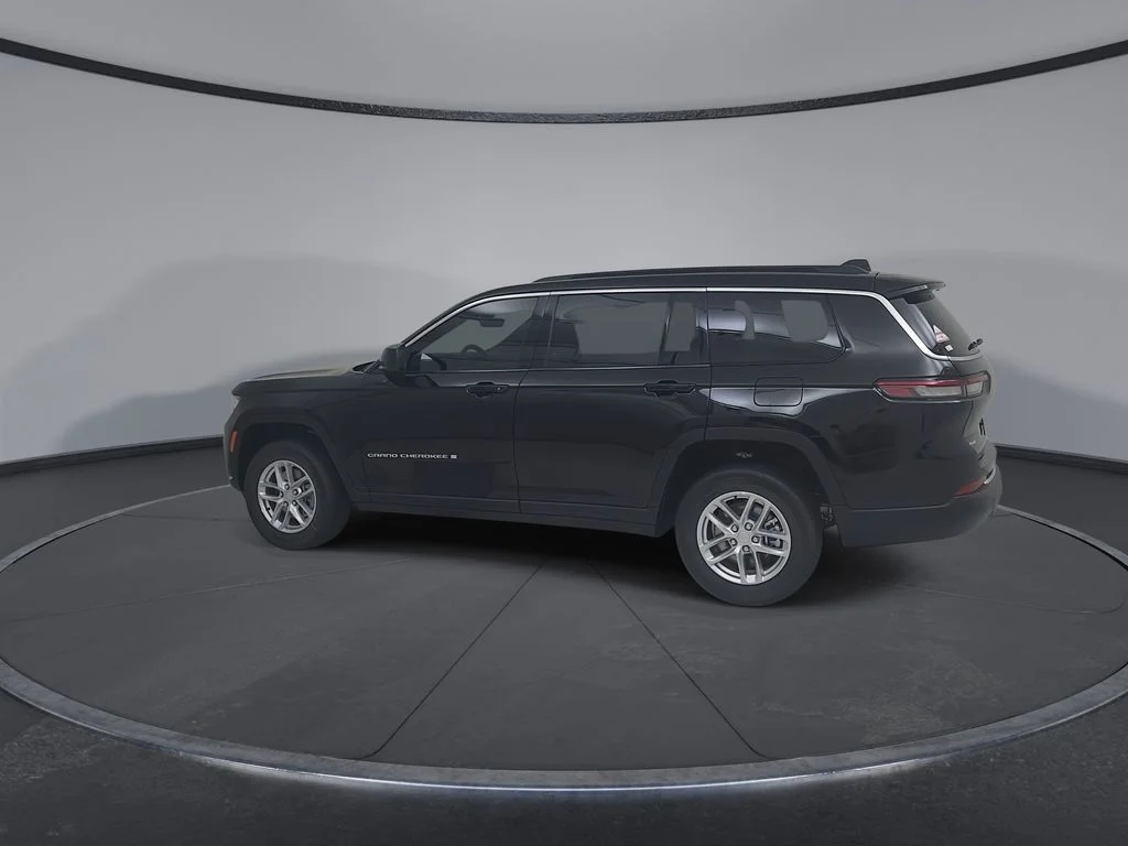 New 2026 Diamond Black Crystal Pearlcoat Jeep Laredo X image 10
