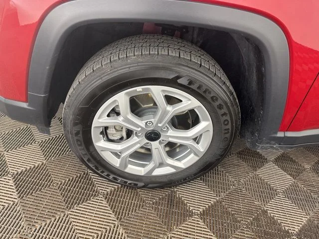 Used 2025 Red Jeep Latitude image 31