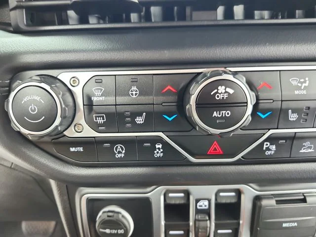Used 2024 Silver Jeep Rubicon X image 33