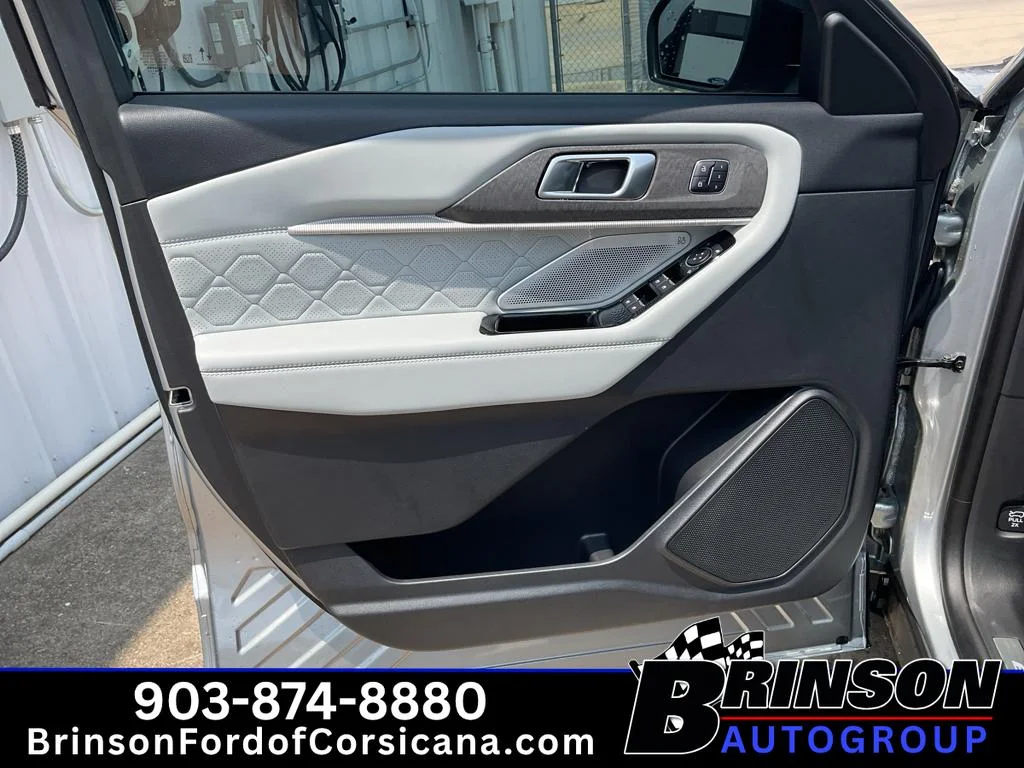 Used 2025 Iconic Silver Metallic Ford Platinum image 28