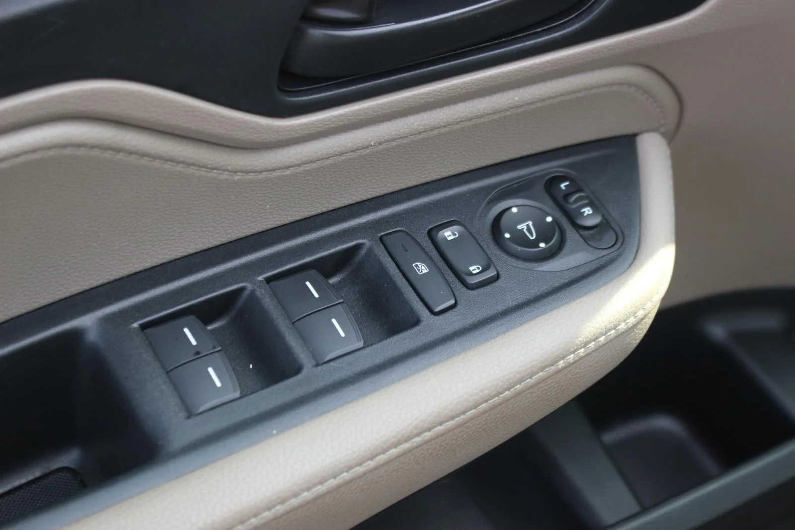 Used 2020 Burg Honda EX-L image 13