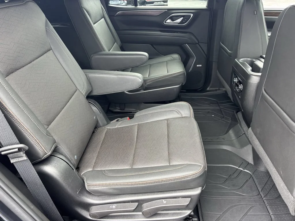 Used 2022 Black Chevrolet High Country image 23