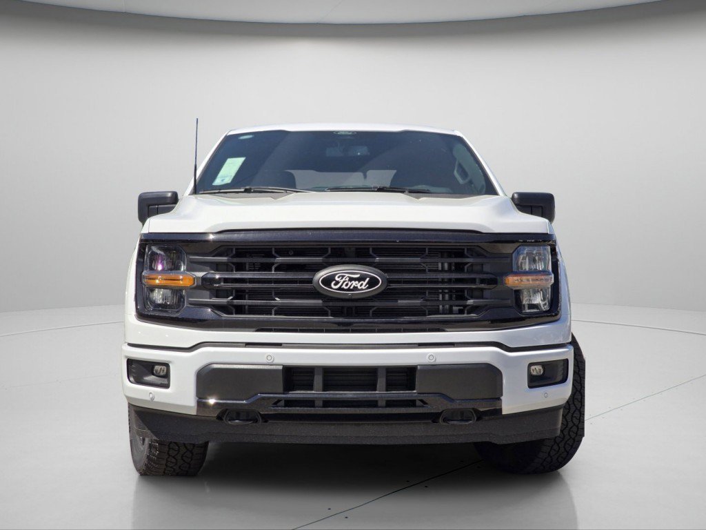 New 2026 Oxford White Ford XLT image 3