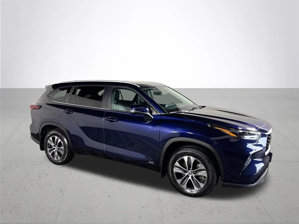 Used 2024 Blue Toyota XLE image 4