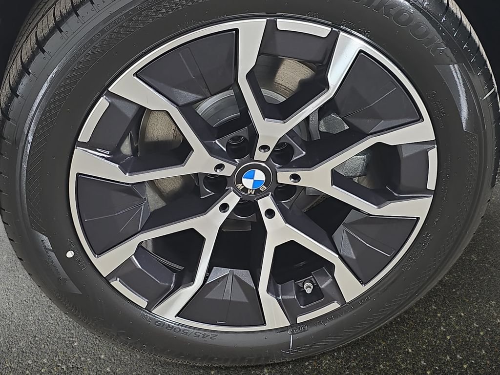 New 2026 Black Sapphire Metallic BMW 30 xDrive image 33