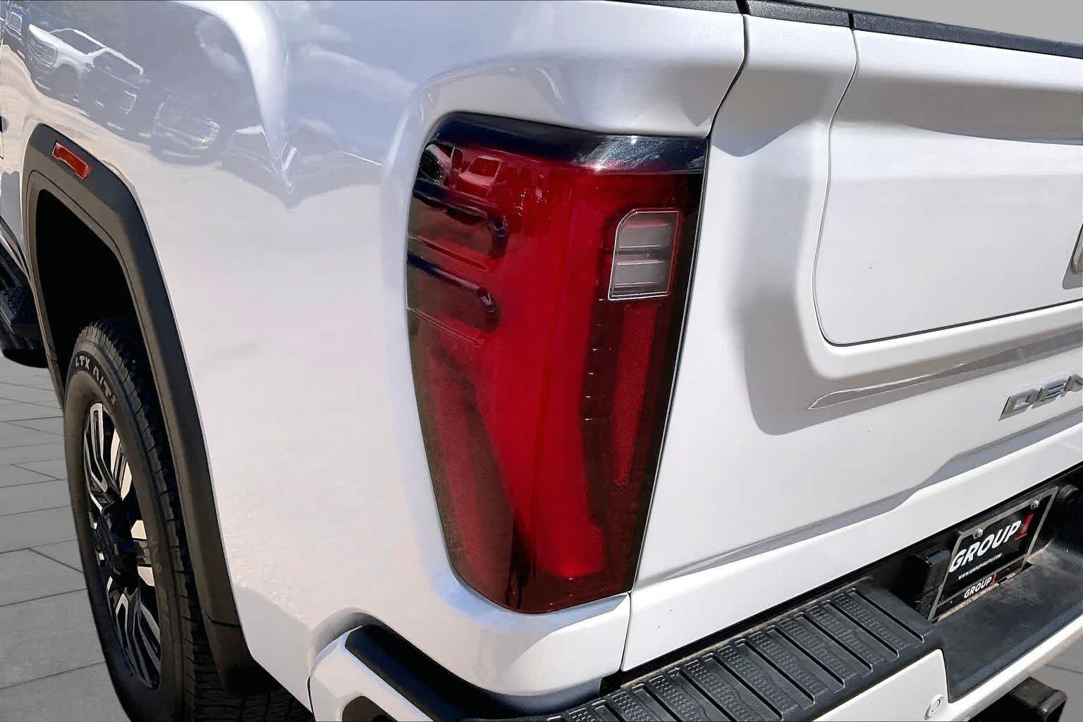 Used 2024 White Frost Tricoat GMC Denali Ultimate image 28