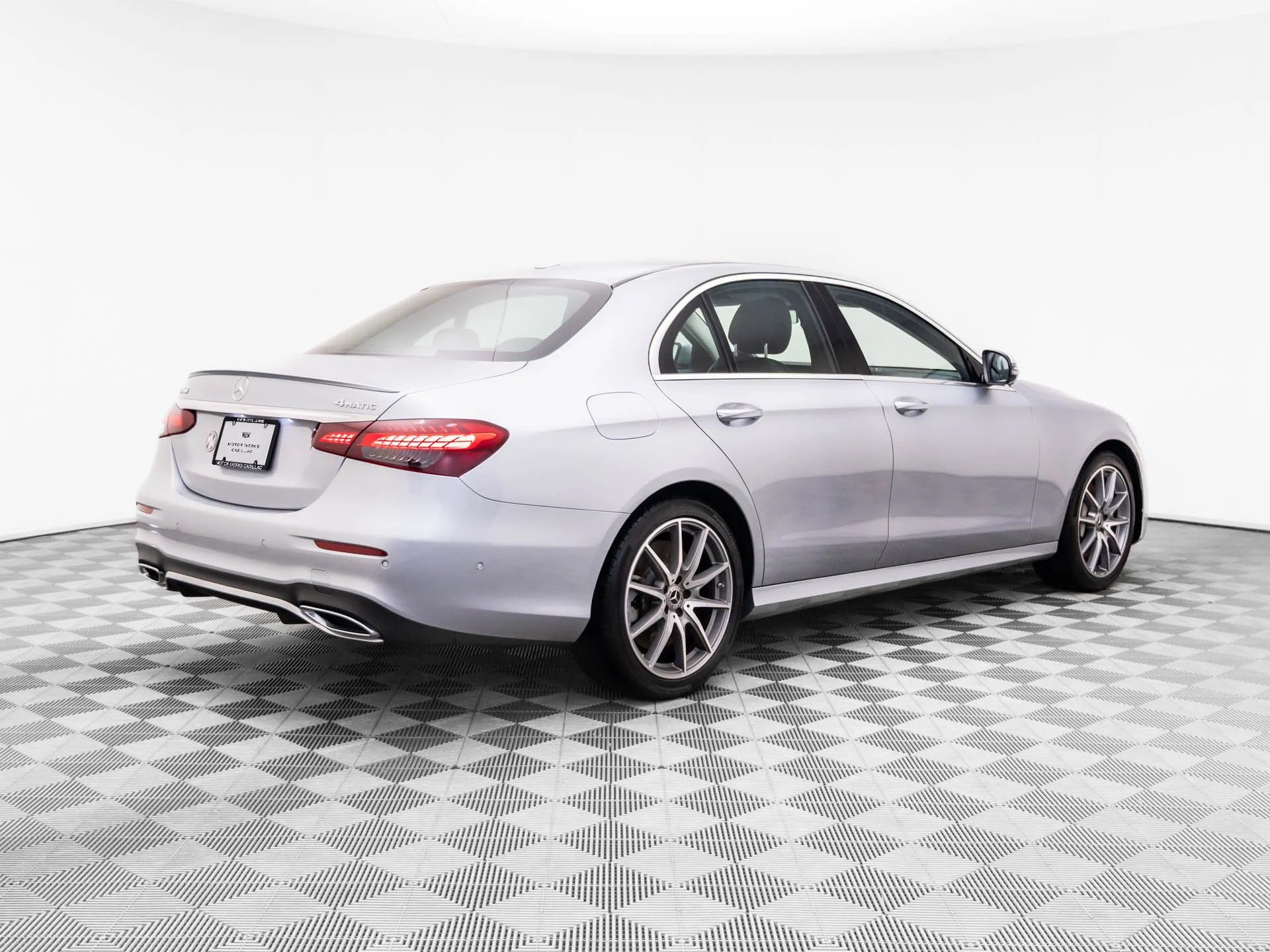 Used 2023 Silver Mercedes-Benz E 450 image 5