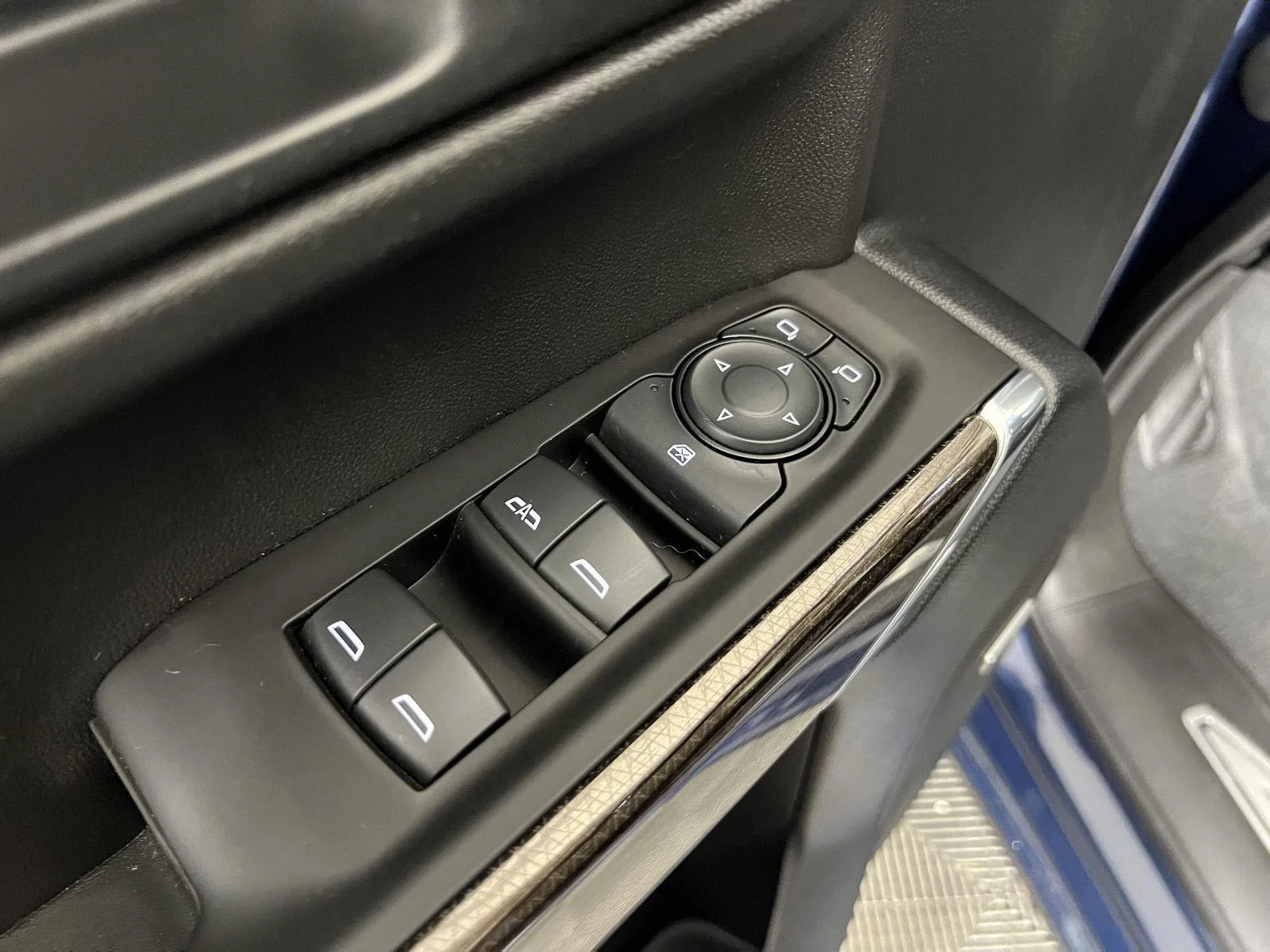 Used 2021 Northsky Blue Metallic Chevrolet LT Trail Boss image 6