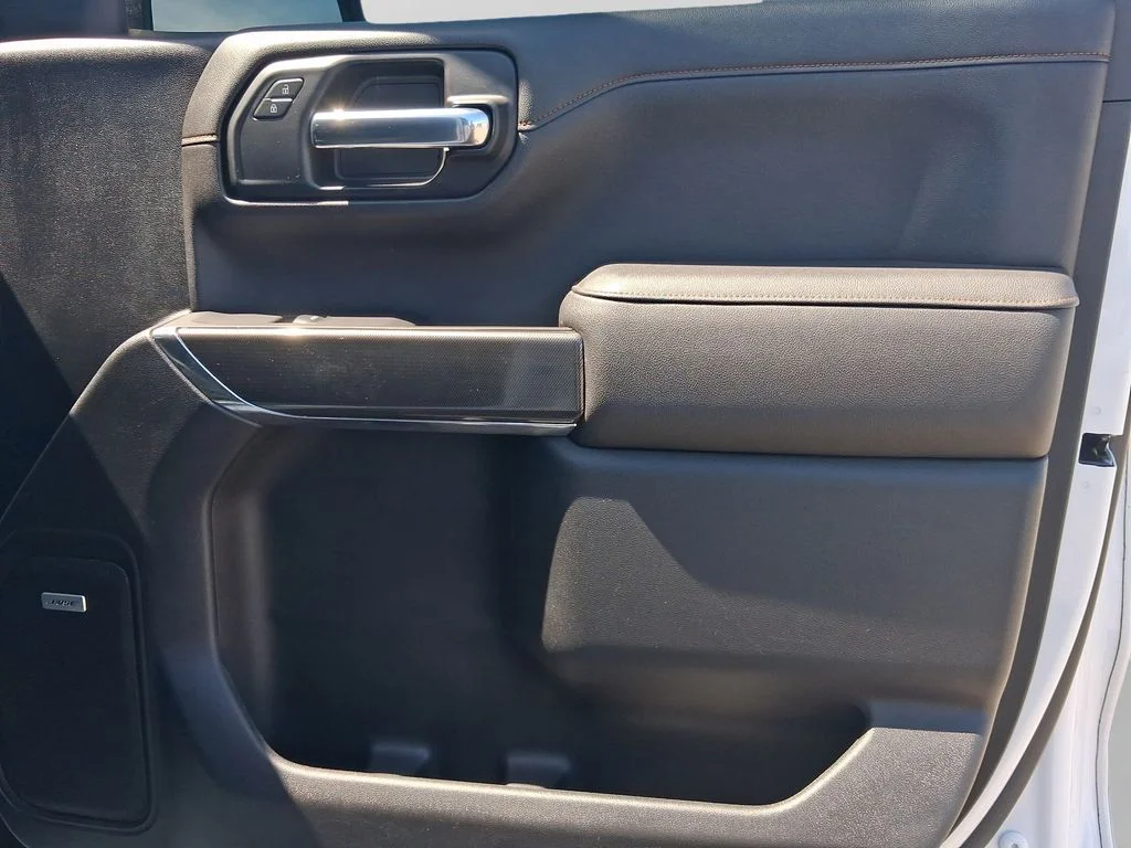 Used 2021 Summit White GMC AT4 image 33