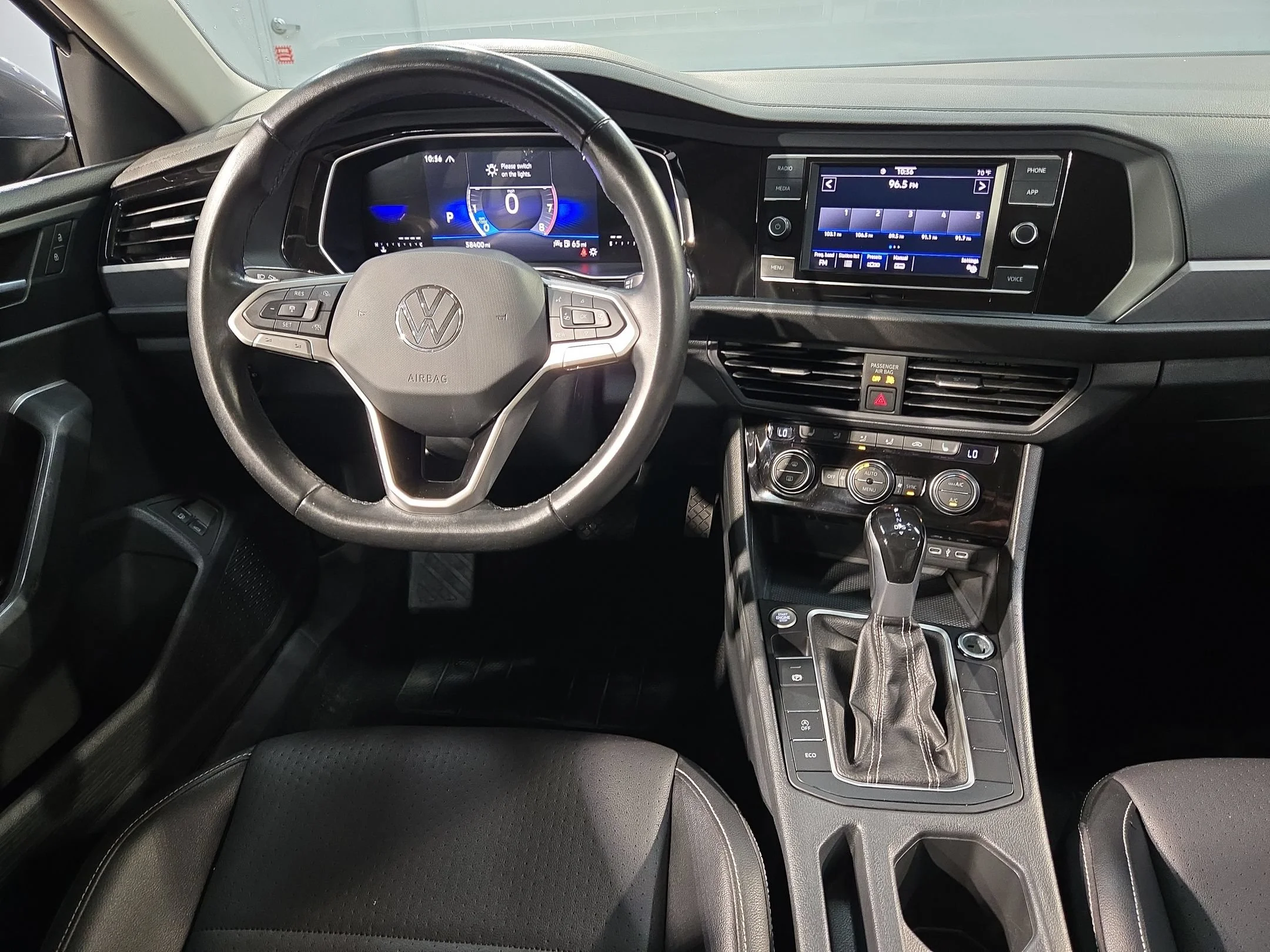 Used 2024 Platinum Gray Metallic Volkswagen SE image 9