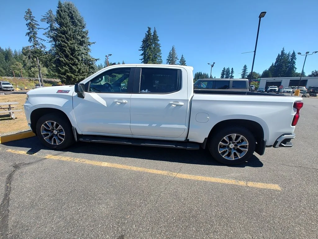 Used 2020  Chevrolet RST image 1