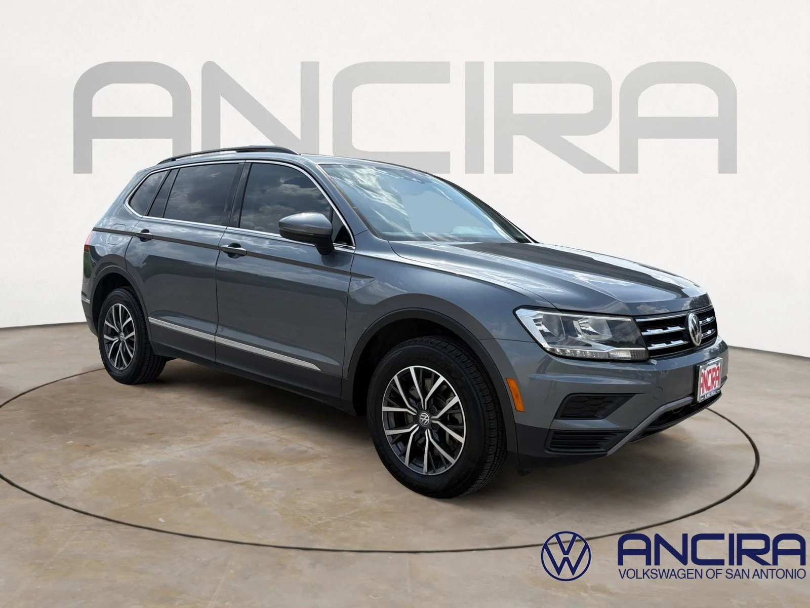 Used 2020 Platinum Gray Metallic Volkswagen 2.0T SE image 1
