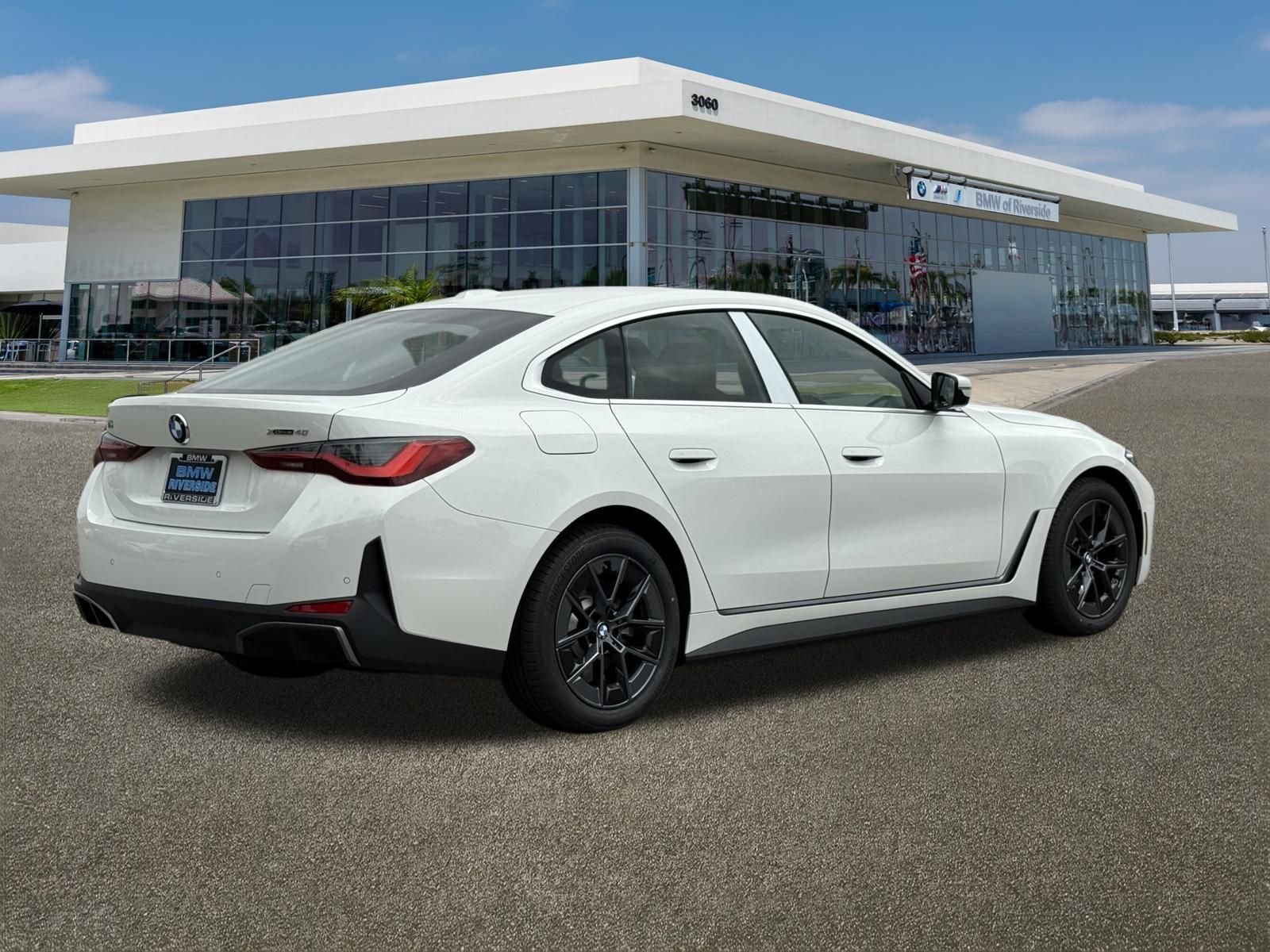 New 2026 Alpine White BMW xDrive40 image 10