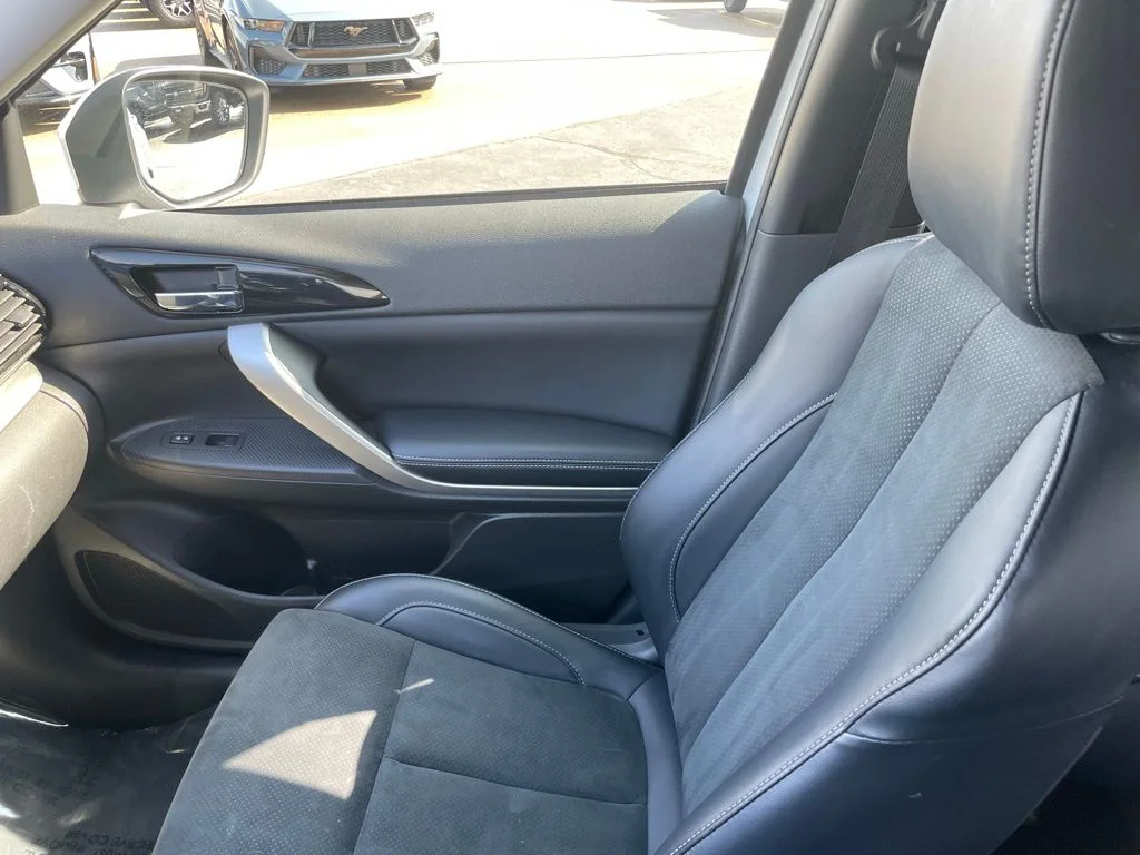 Used 2024 Silver Mitsubishi SE image 18