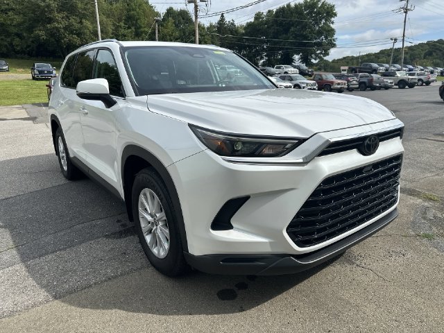 Certified Used 2024 Wind Chill Pearl Toyota XLE image 18