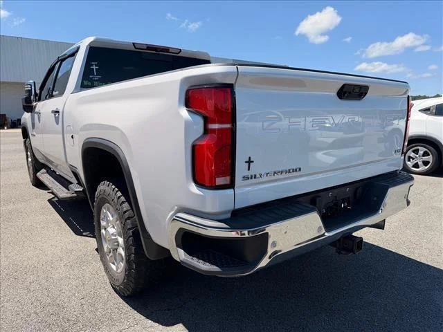 Used 2024 Iridescent Pearl Tricoat Chevrolet LTZ image 12