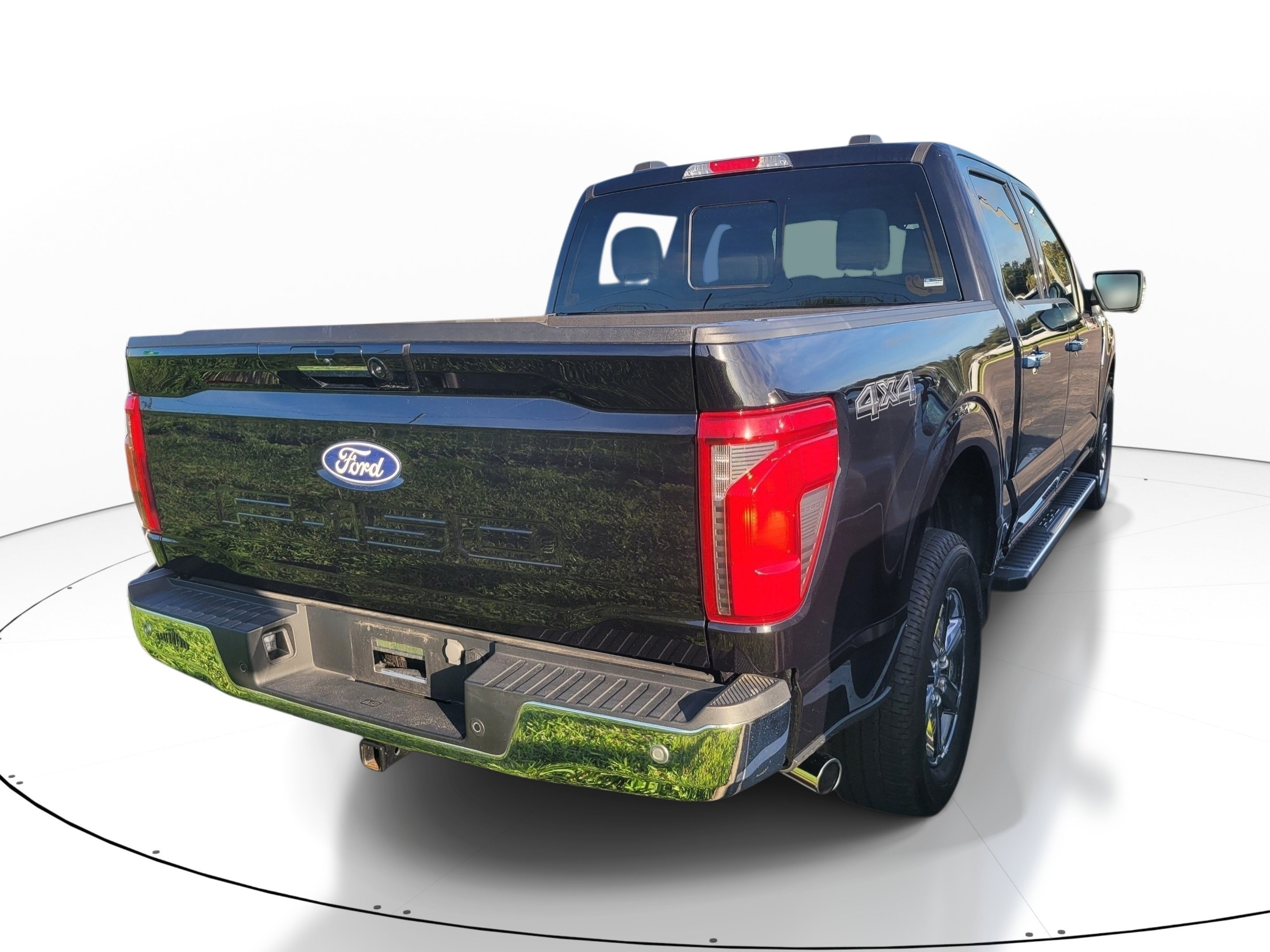 Used 2024 Black Metallic Ford XLT image 4