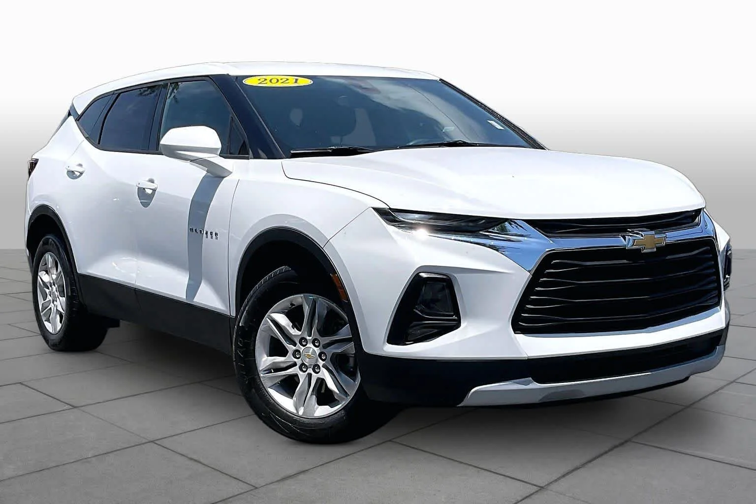 Used 2021 Summit White Chevrolet LT image 4