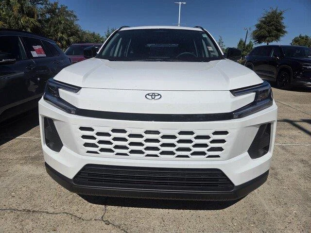 Used 2026 Ice Cap Toyota XLE Premium image 6