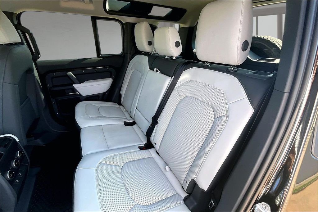 Used 2025 Black Land Rover S image 26