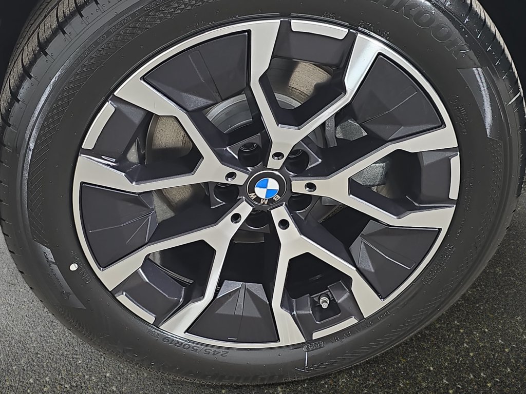 Used 2026 Black Sapphire Metallic BMW 30 xDrive image 33