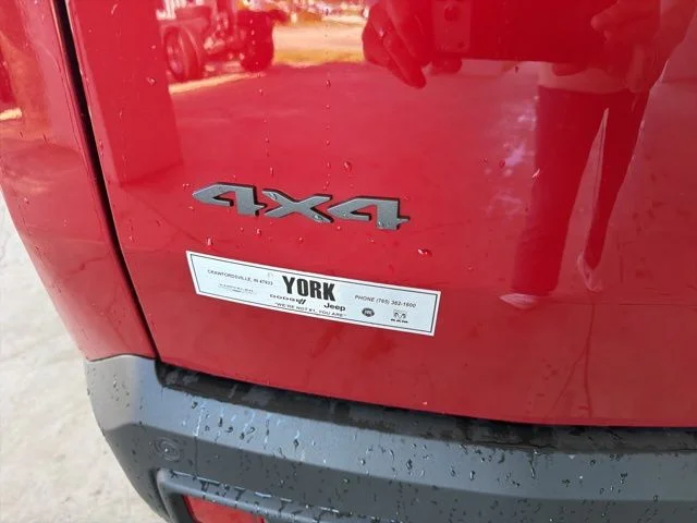 New 2026 Red Hot Pearl-Coat Exterior Paint Jeep Laredo image 5