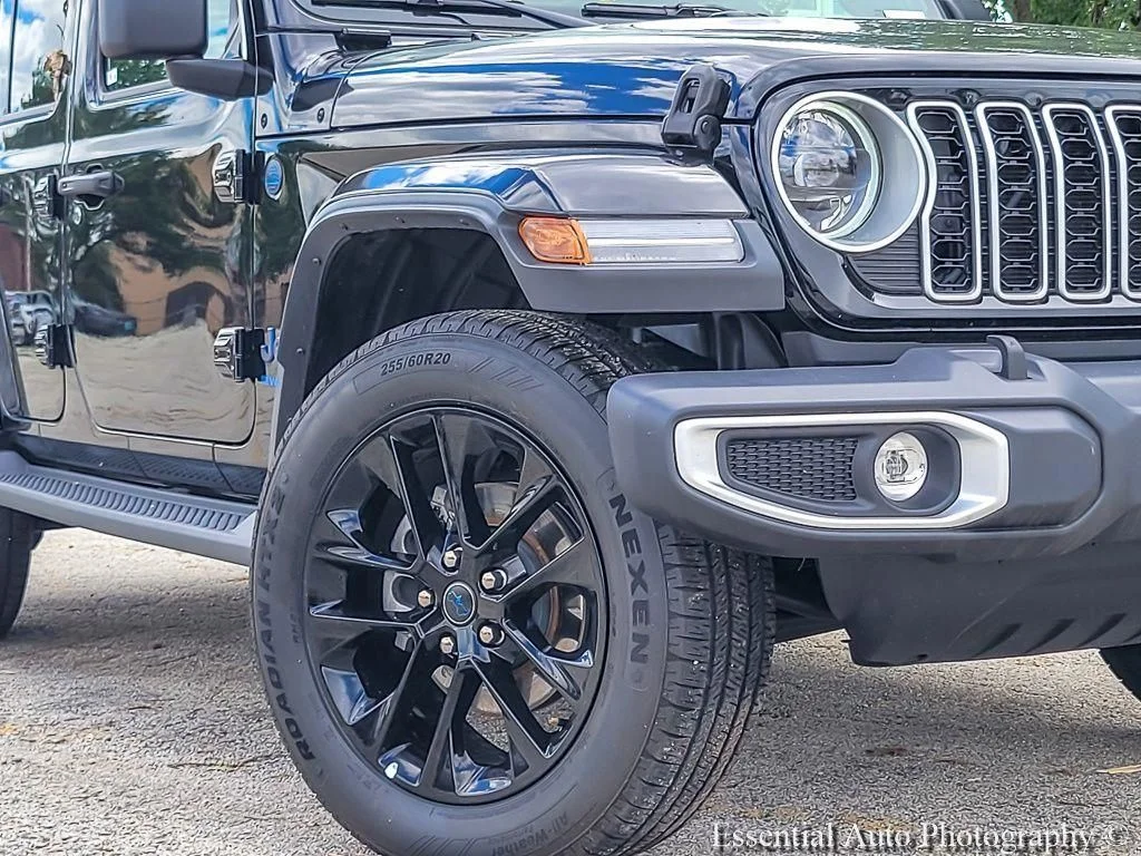 Certified Used 2025 Black Jeep Sahara 4xe image 5