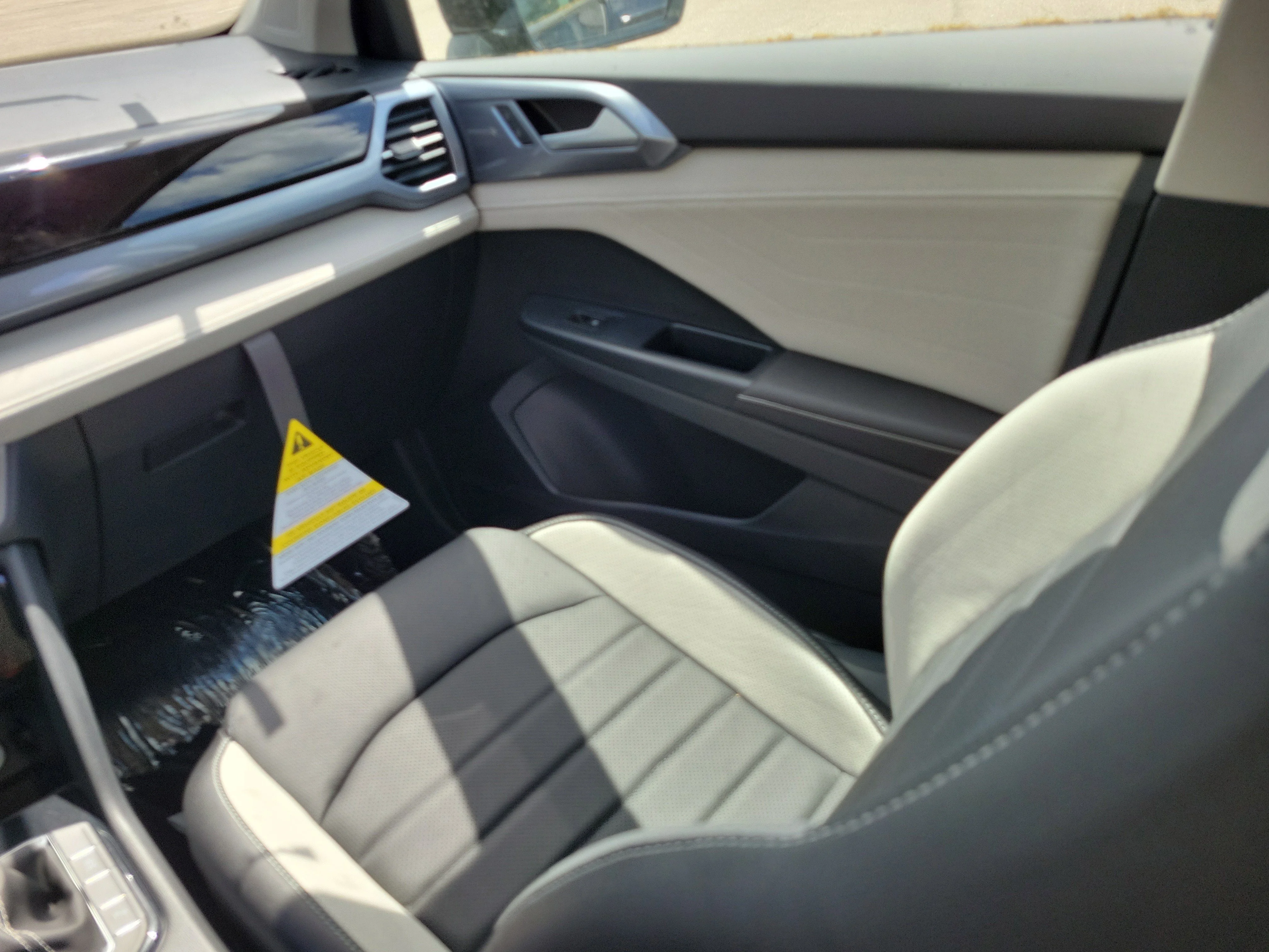 New 2026 Black Volkswagen 1.5T SEL image 4