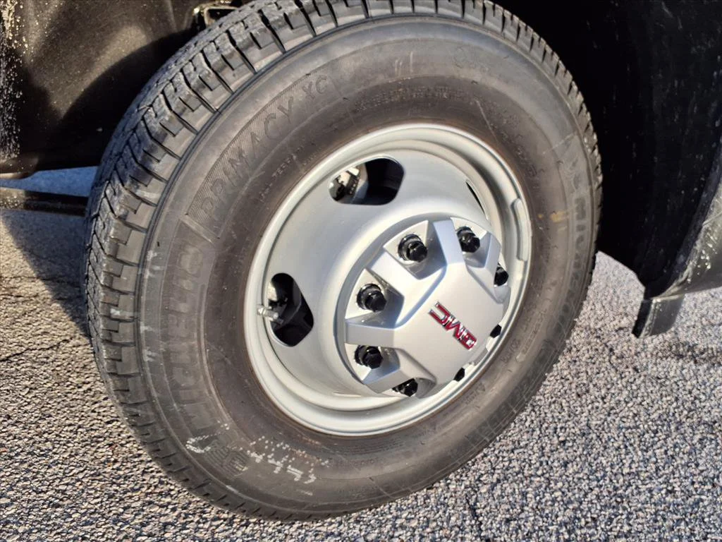 New 2026 Summit White GMC Pro image 24