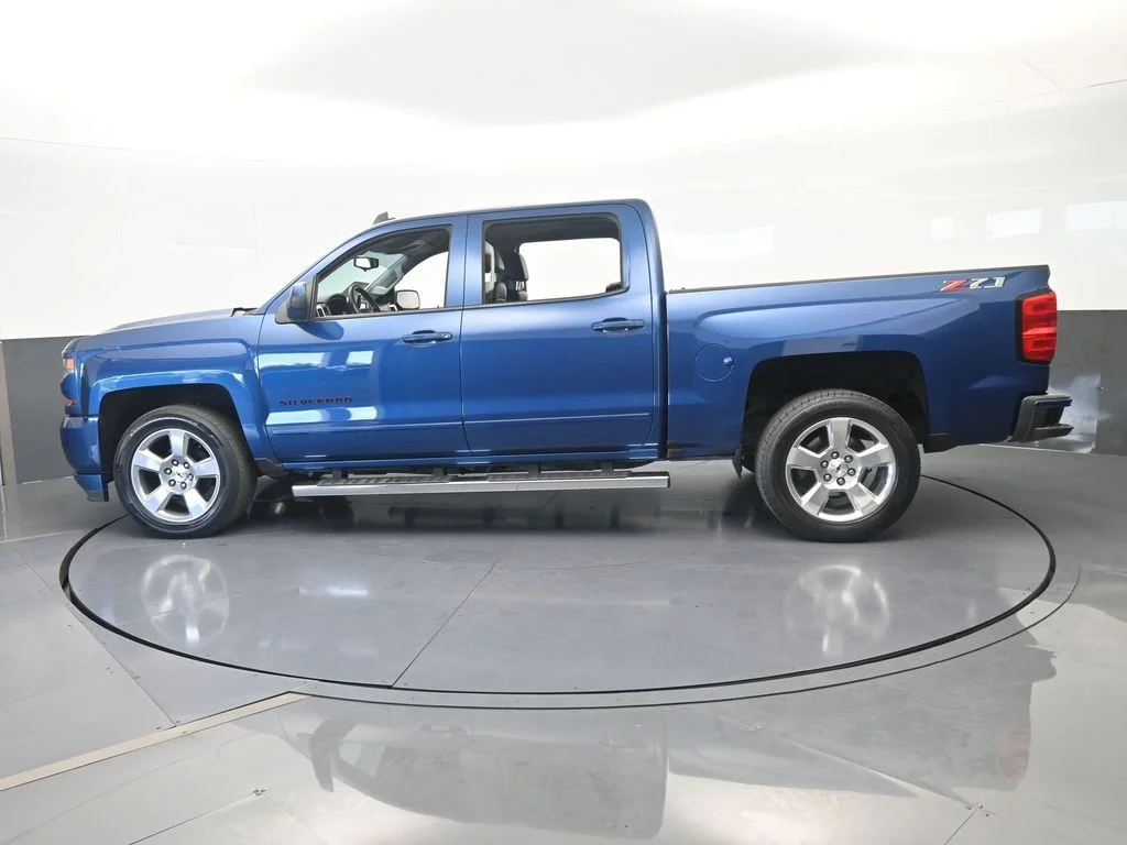 Used 2016 Deep Ocean Blue Metallic Chevrolet LT image 2