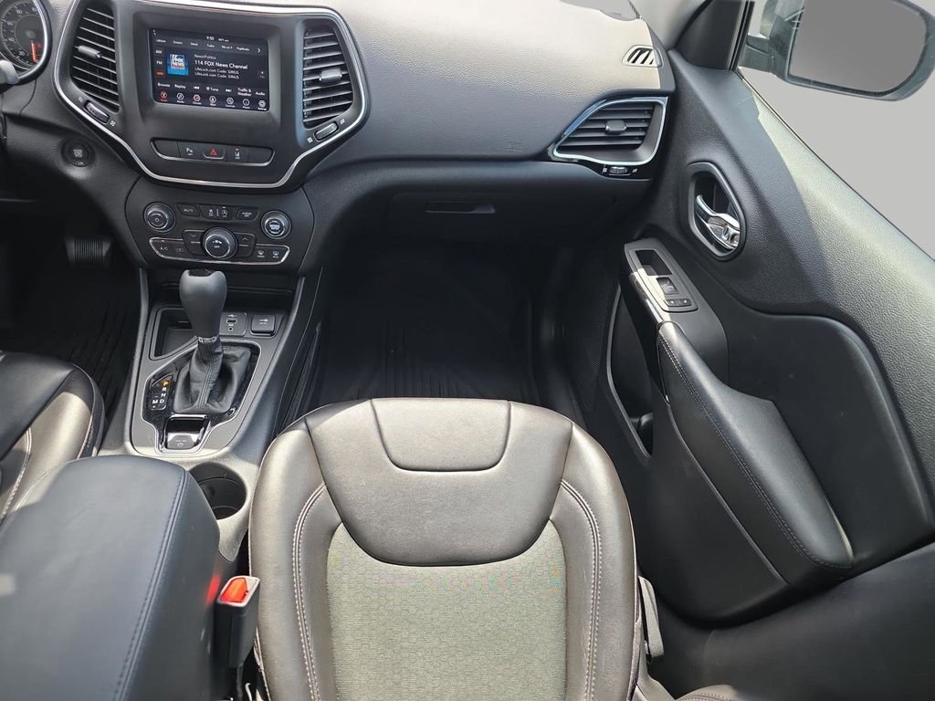 Used 2021 Gray Jeep Latitude Plus image 14