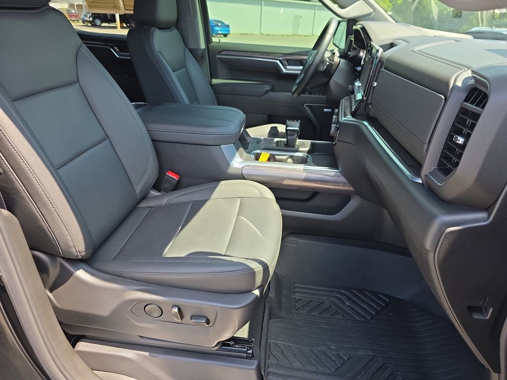 Used 2026 Black Chevrolet LTZ image 36