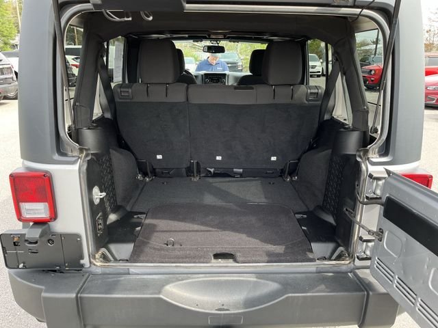Used 2015 Silver Jeep Unlimited Sport image 21