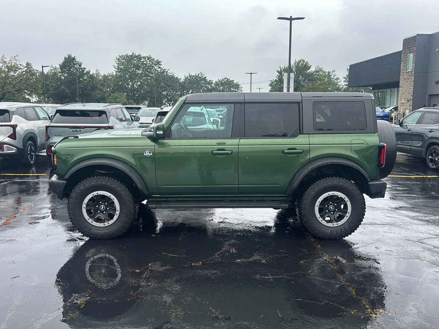 Used 2023 Eruption Green Ford Outer Banks image 4