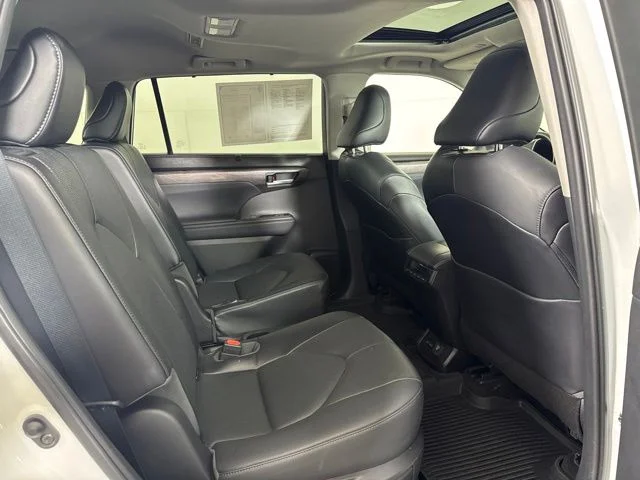 Used 2023 Wind Chill Pearl Toyota Limited image 5