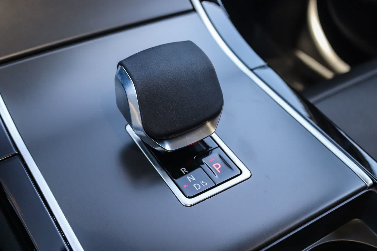 New 2026 Santorini Black Land Rover S image 23