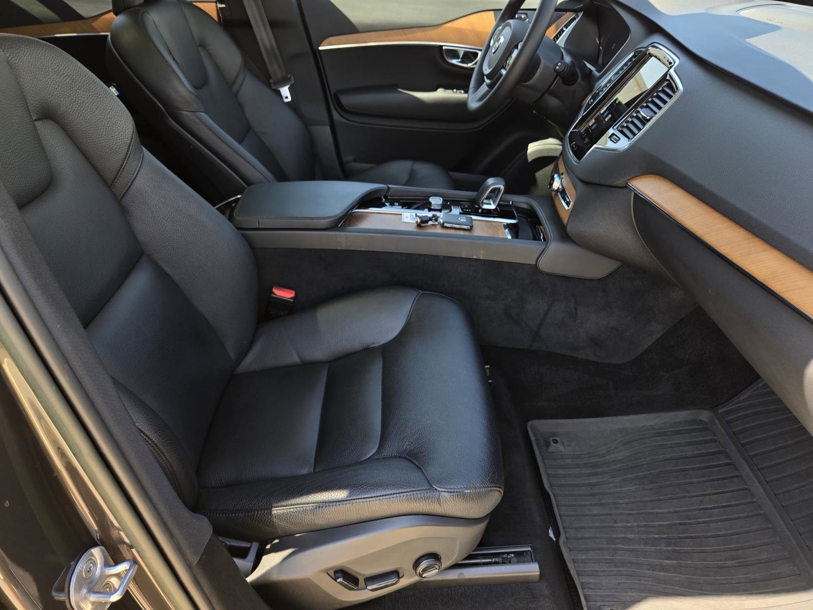Used 2023 Platinum Gray Metallic Volvo Plus image 40