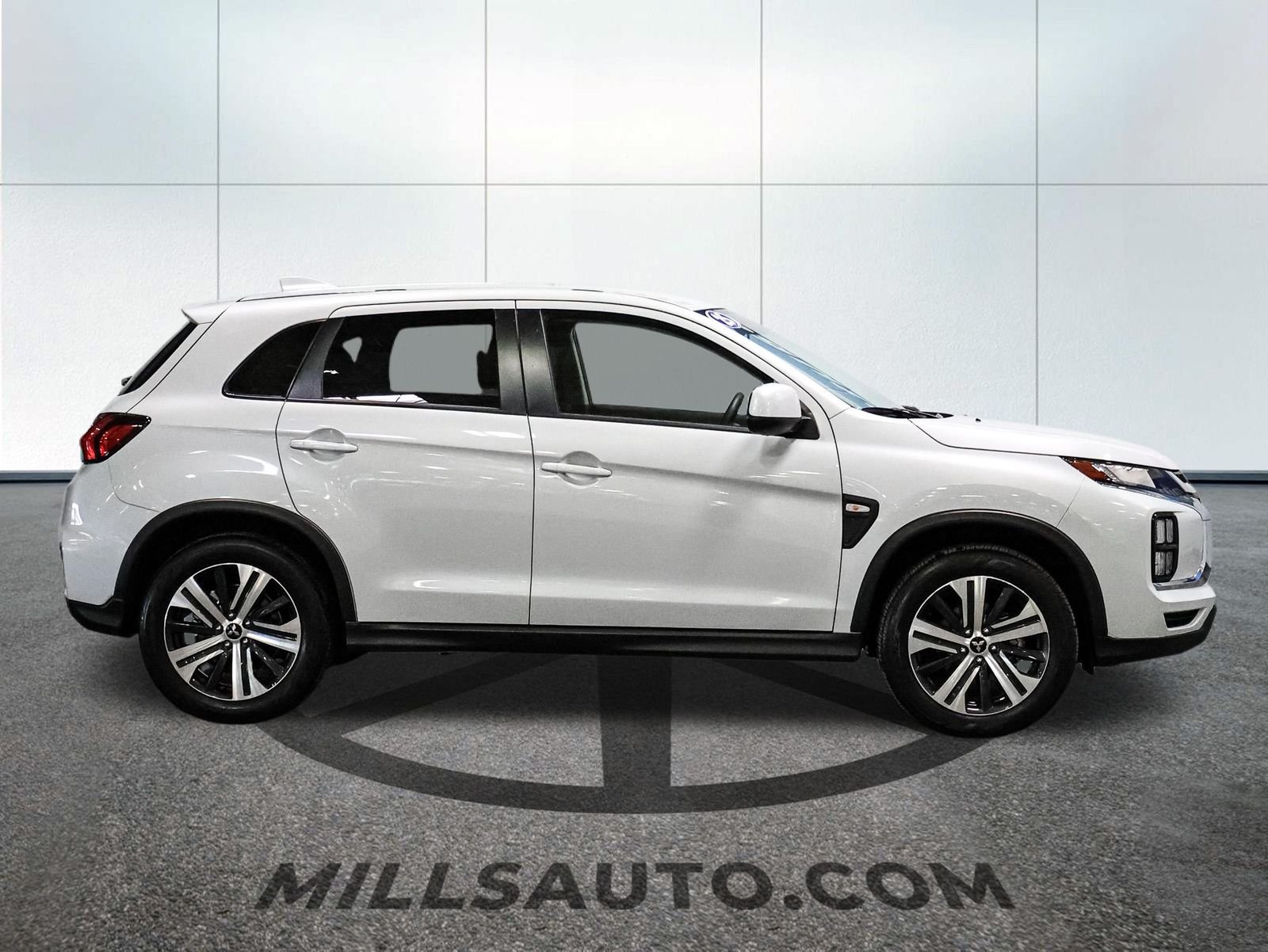 2025 Mitsubishi Outlander Sport ES - Photo 9