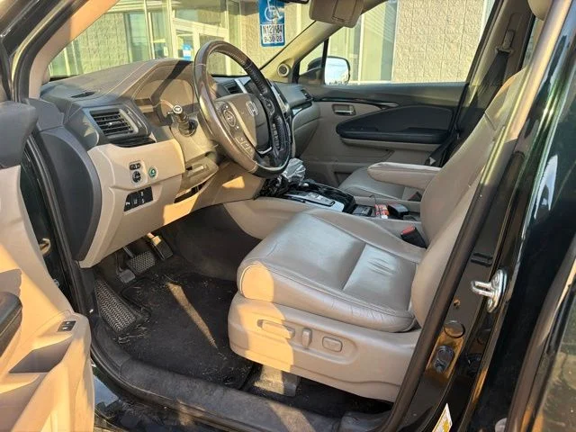 Used 2018 Green Honda Touring image 9