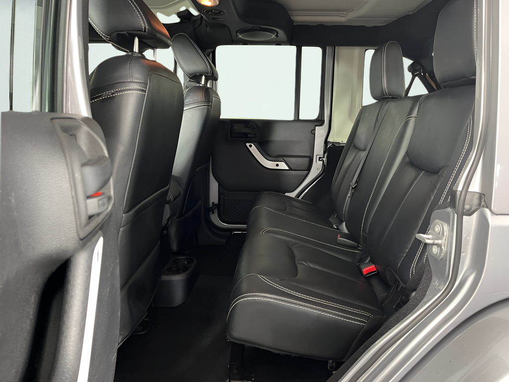 2014 Jeep Wrangler Unlimited Sahara - Photo 12