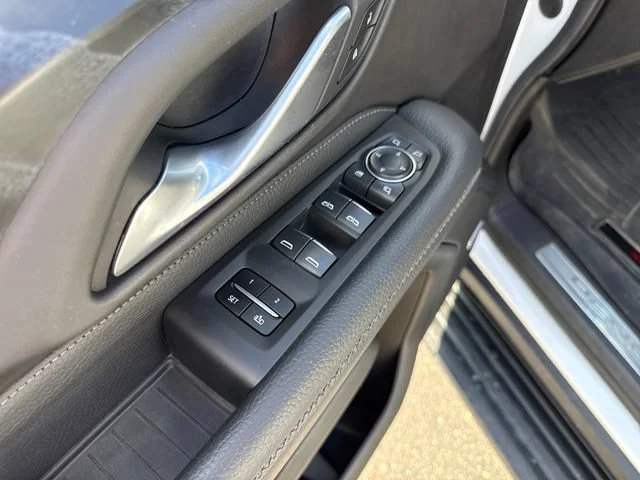 Used 2022 SUMMIT WHITE GMC Denali image 13