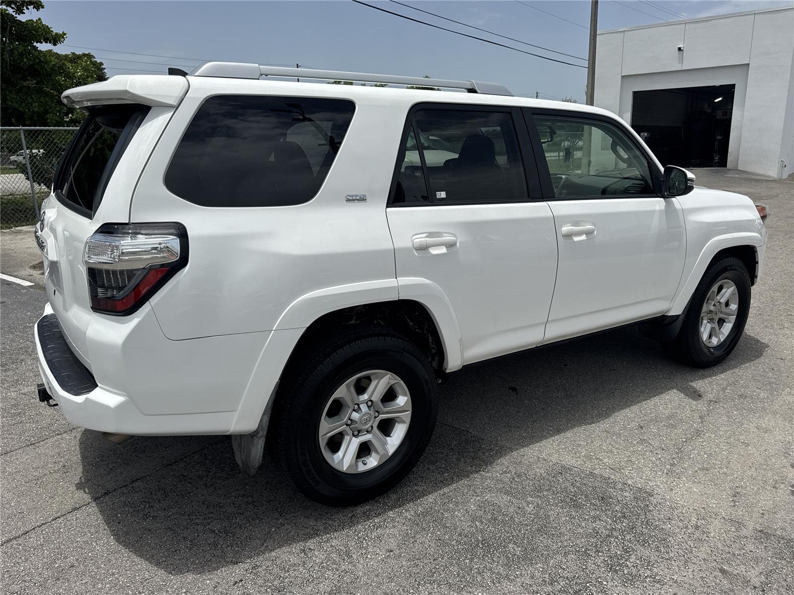 Used 2018 Super White Toyota SR5 Premium image 4