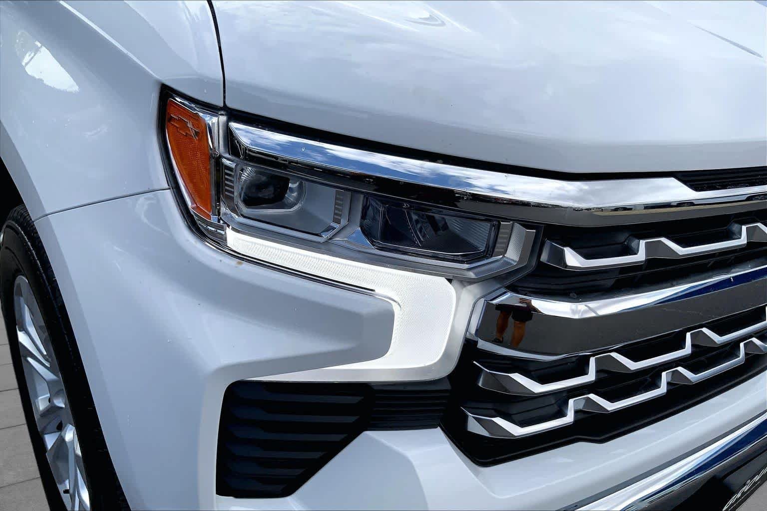 Used 2026 Summit White Chevrolet LTZ image 28