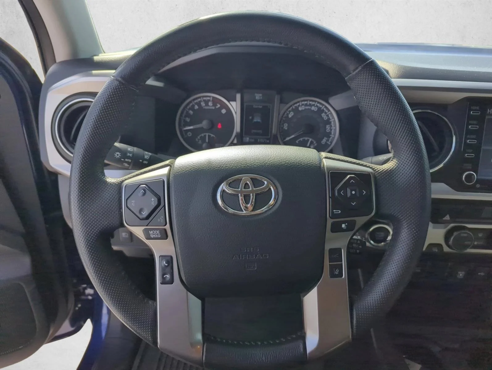Used 2023 Blue Crush Metallic Toyota SR5 image 18