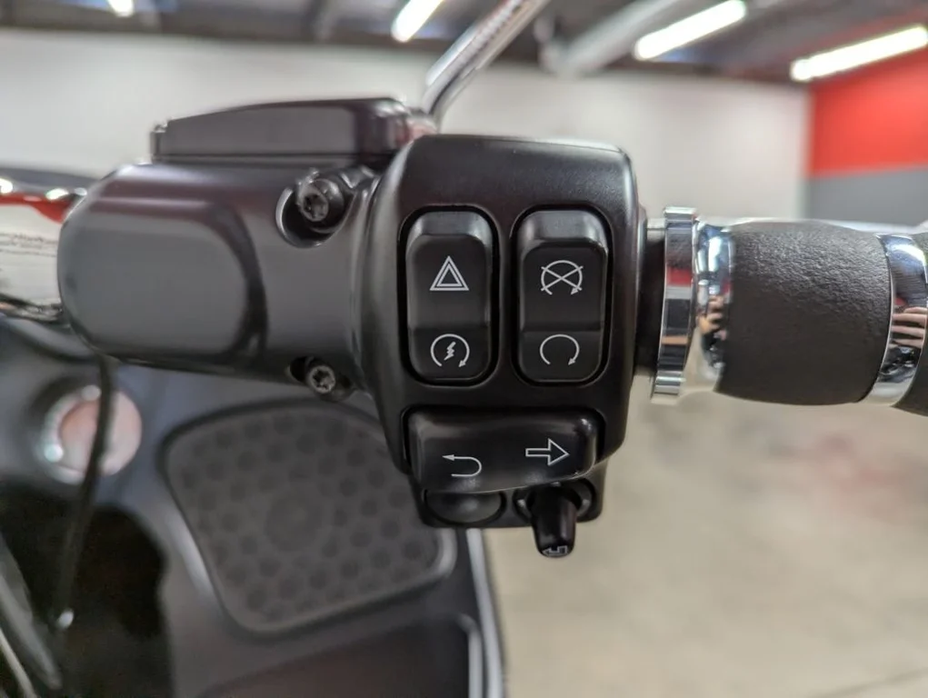 Used 2022 BLACK Harley-Davidson®  image 13